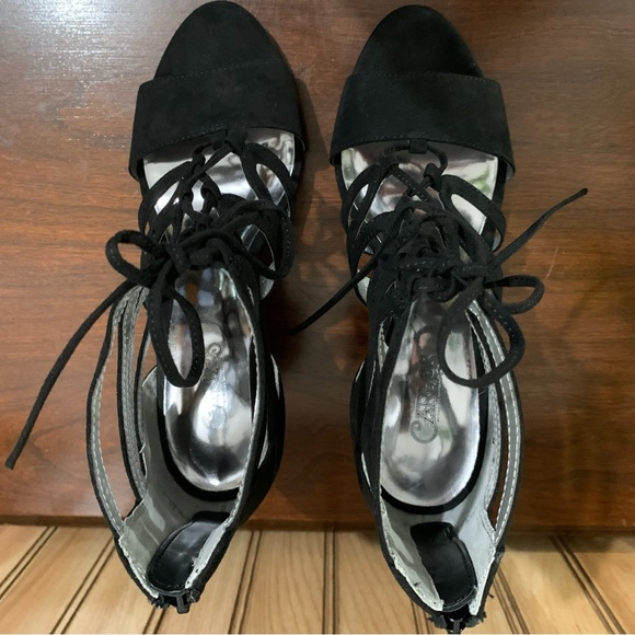 NIB Carlos Madelyn Black Strappy Lace Up Wedge Heel Sandal (9.5) - Picture 6 of 9